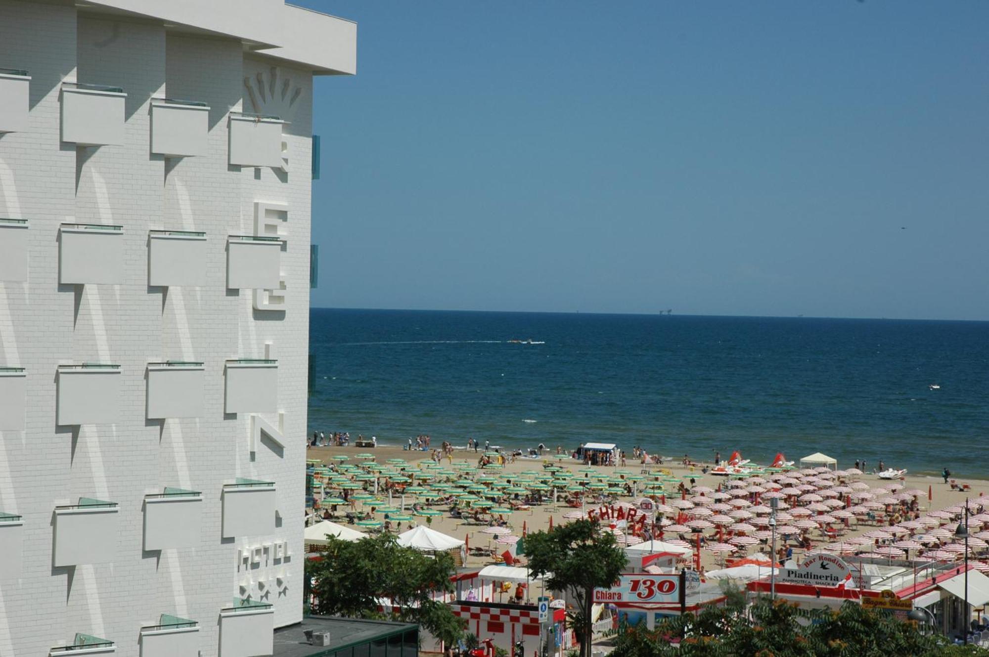 Hotel Regina In Spiaggia Rimini Exterior photo